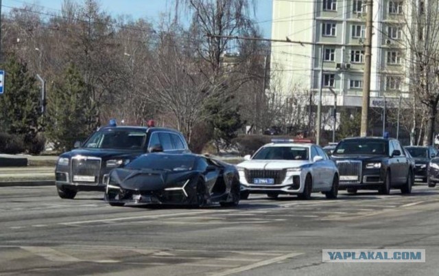 Скромный кортеж на улицах Москвы