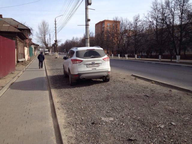 За такую парковку - только лопатой по стеклу