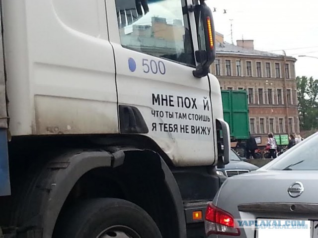 Дальнобойщик выкинул Lancer на встречку
