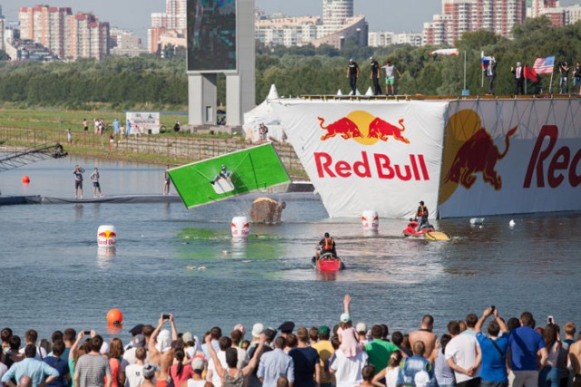 Red Bull Flugtag 2015: полет головы Михалкова