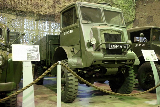 Выставка автотехники, ПО "Ленрезерв", СПб.