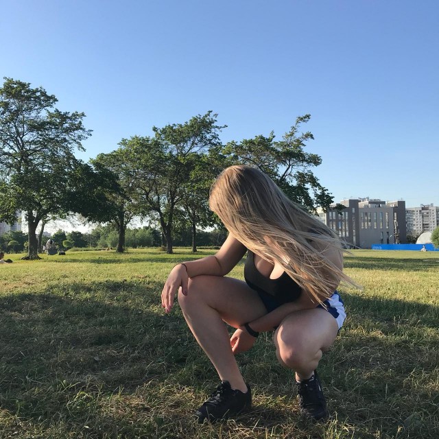 Давай я тебя ещё вот в этой позе сфоткаю