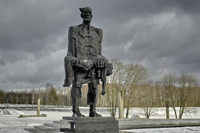 Да, это была Хатынь! Огонь, пламя, крики! Это забыть, залить водкой невозможно.