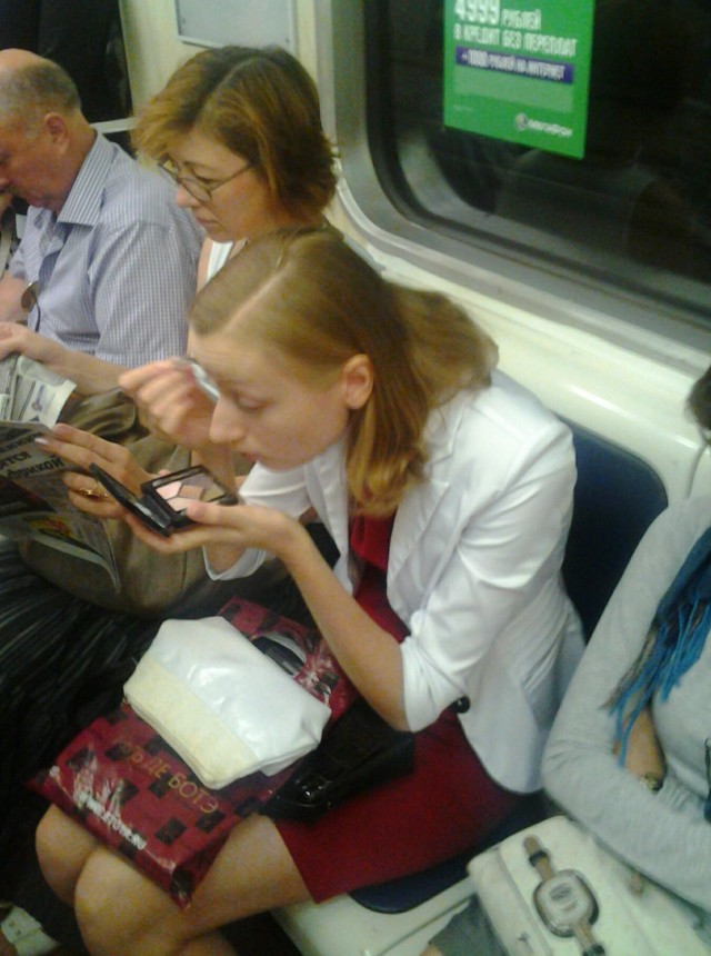 Модники, которые порой встречаются в нашем метро
