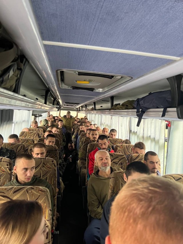 Киев сообщил об обмене пленных с участием командиров «Азова» и Медведчука