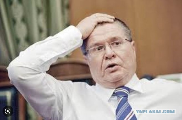 В Красноярском крае вахтовик может сесть в тюрьму, потому что подобрал с пола 10 тысяч рублей