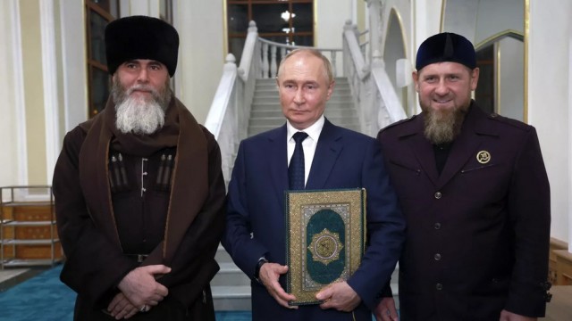 Почти половина мигрантов в РФ выбирают шариат вместо российского закона — их доля выросла с 35% до 43,5% за 2 года