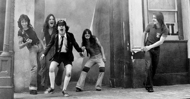 Музыка и музыканты:  AC/DC - T.N.T.