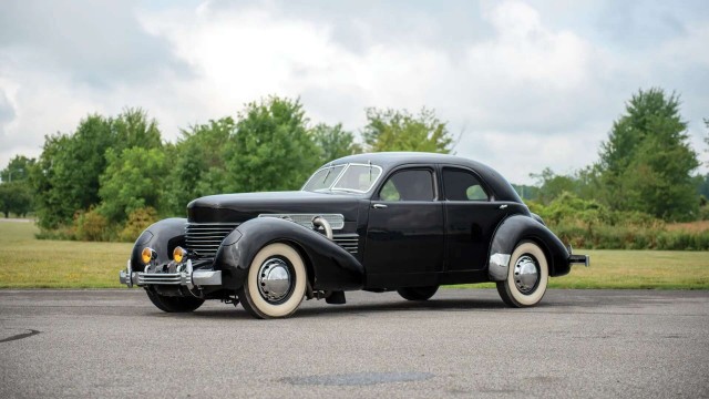 Tucker 48: фара, которая смотрит в поворот