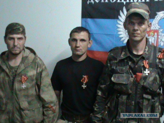 Трое бойцов подразделения “Мотороллы”