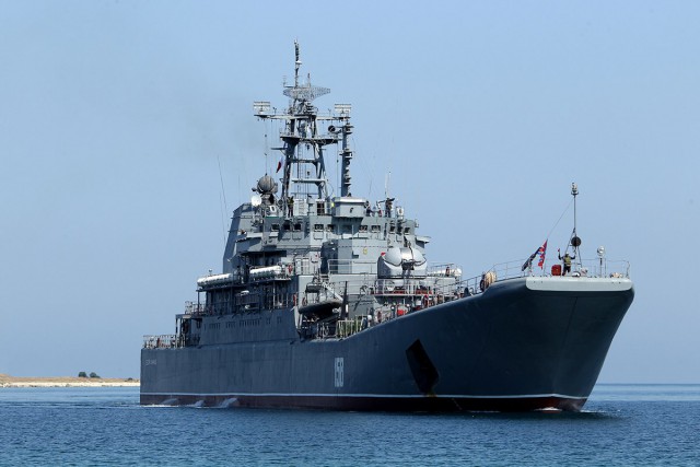 В Крым перебросили 2500 десантников