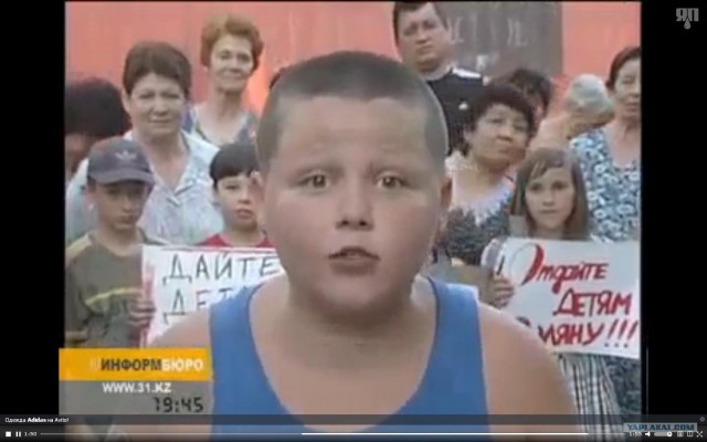 Дети за площадку воюют