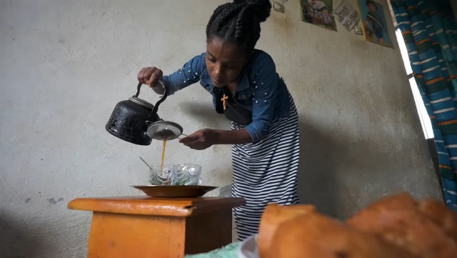 Очень, очень сильное колдунство! Жительница Эфиопии "отказалась от воды и еды" на 16 лет