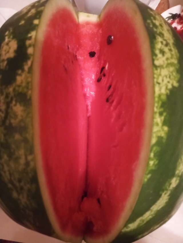 Август, ну что арбузы едим или боимся ?