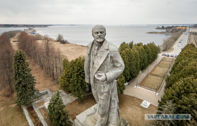 Самая большая в мире голова Ленина