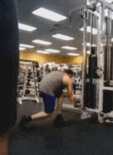 Танцы возле тренажера