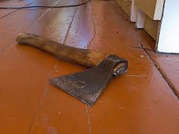 в Татарстане мужчина отрубил себе топором гениталий