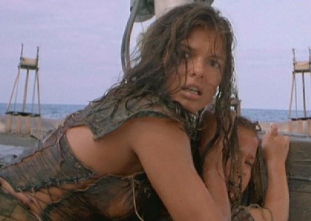 20 самых сексапильно одетых киногероинь