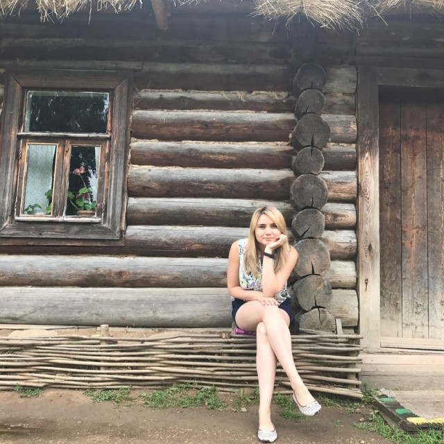 Девушки. Сельская тема