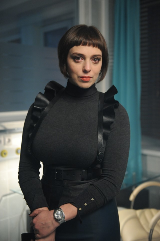Как выглядит и чем занимается Нелли Уварова через 18 лет после сериала «Не родись красивой»