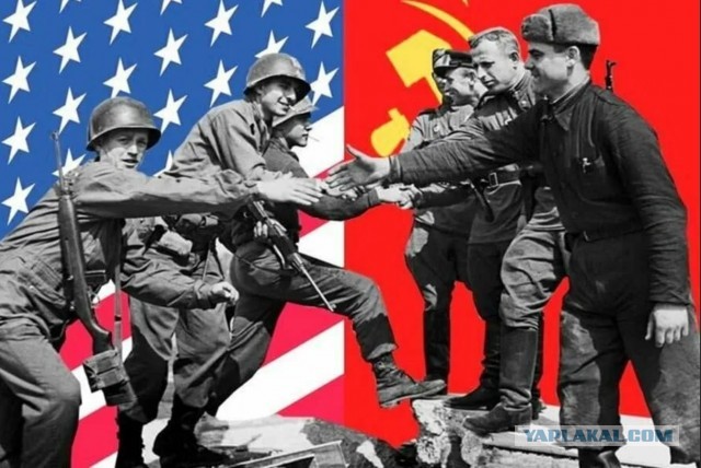 Памятник «Родина-мать» в Киеве подсветили в цвета американского флага