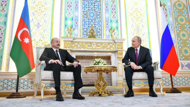Путин встретился с президентом Азербайджана и рассказал ему о причинах крушения самолета AZAL