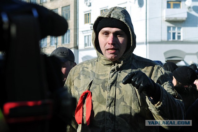 "Георгиевские " ленточки против флагов УПА