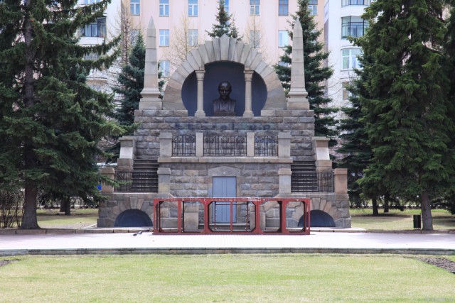 Памятники Ленину