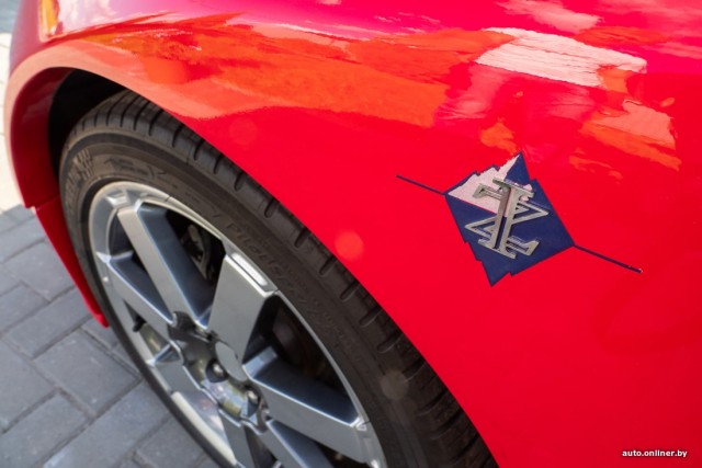 «Не удалось накопить на Ferrari, потому построил ее сам». Красная «Изольда» из белорусской провинции