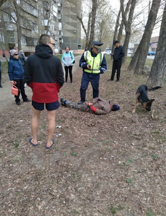 В Челябинске очевидцы поймали педофила.