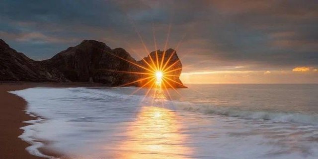 Чтобы сделать эти снимки, фотограф 4 года каждый день ждал Солнца на берегу Англии