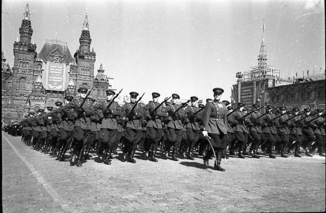 Военный парад весна 1951 года.