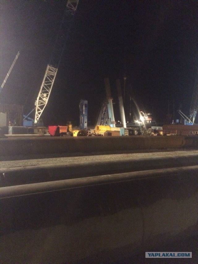 Керчане полюбили мост через пролив