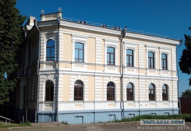 Холивар про "культурный слой" и "закопанные дома".