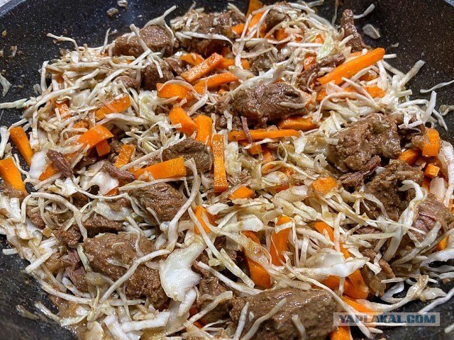 Говядина с капустой и рисом