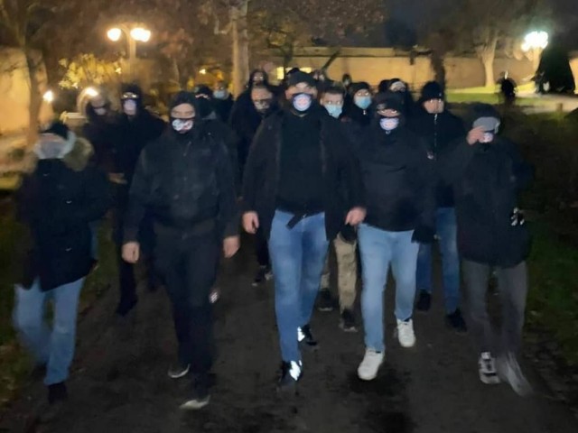 Сербия. Фанаты футбольных клубов вышли на улицы Белграда после нападения мигрантов на мирных жителей