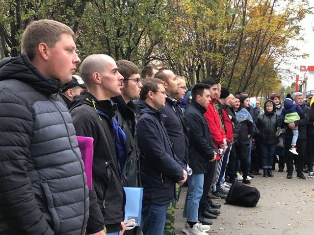 Первые александровцы отправились на переподготовку