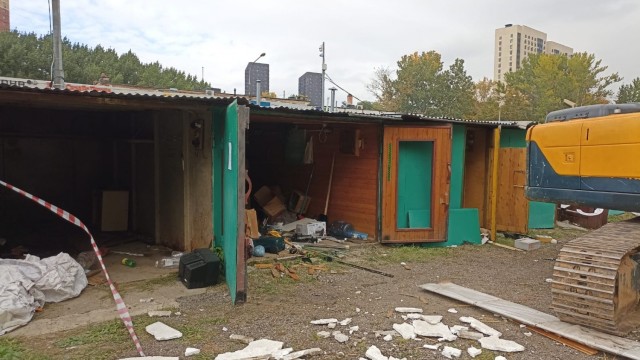 Бульдозером без уведомления: в Москве проходит спецоперация против владельцев гаражей
