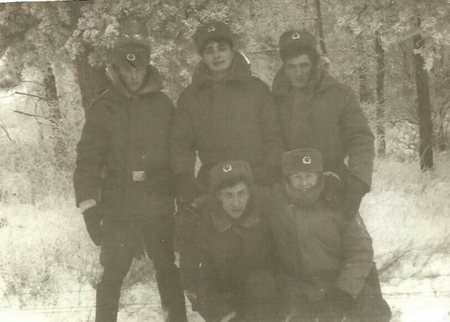 А давайте в честь праздника, выкладывать свои армейские фотки уважаемые яповцы