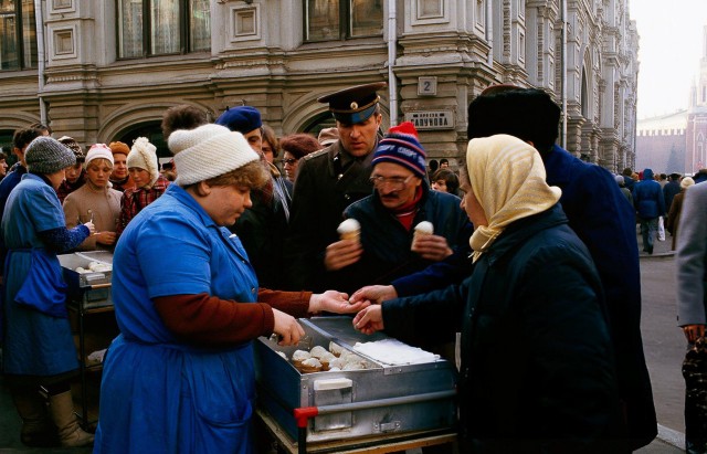 Фотохроника "загнивающего совка". Часть 10