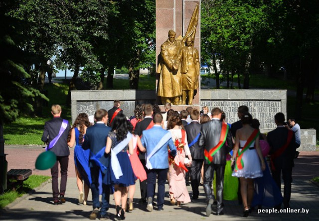 Душевный  выпускной в деревенской школе
