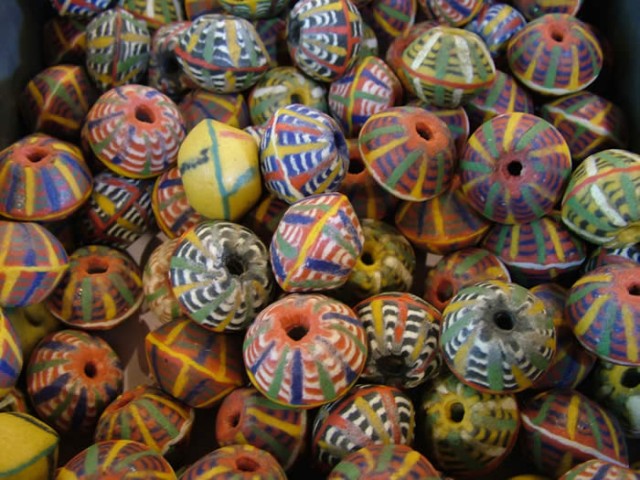 Африканские бусины из бутылочного стекла.