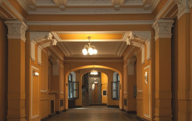 Жители дома в Санкт-Петербурге ввели плату в 100 рублей за вход в свой подъезд