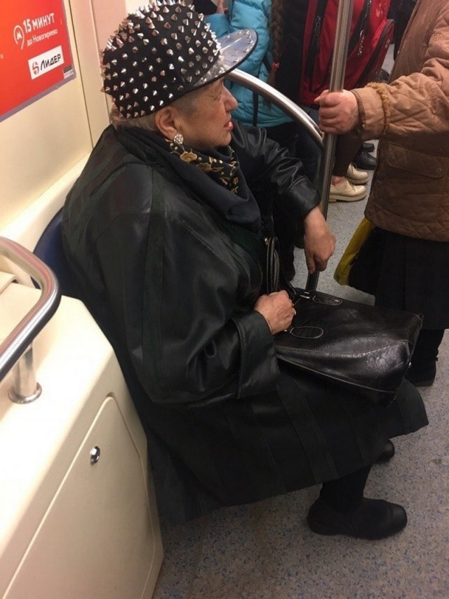Модники из российского метрополитена на вторник