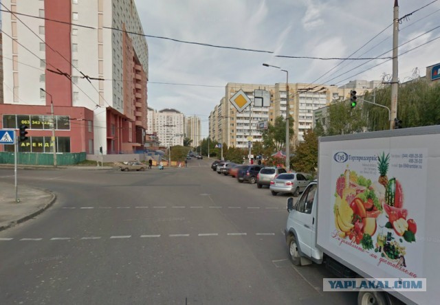 Должны ли уступать дорогу автобусу?