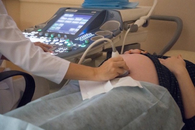 Почем теперь беременные школьницы и что положено будущему отцу из 10-го «Б»