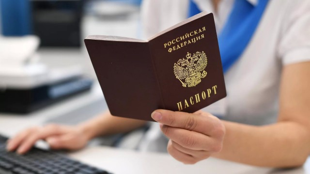 В Госдуме предложили менять паспорт после 60 лет