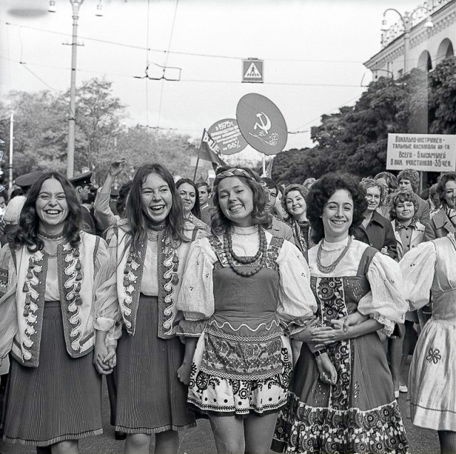 Фотохроника "загнивающего совка". Часть 12