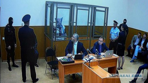 Савченко в суде надела на голову пакет