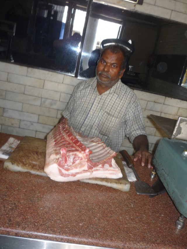 Что продавали в ресторане Индии под видом баранины...